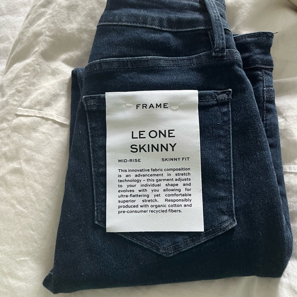 Frame Le One Skinny Jeans - size 1